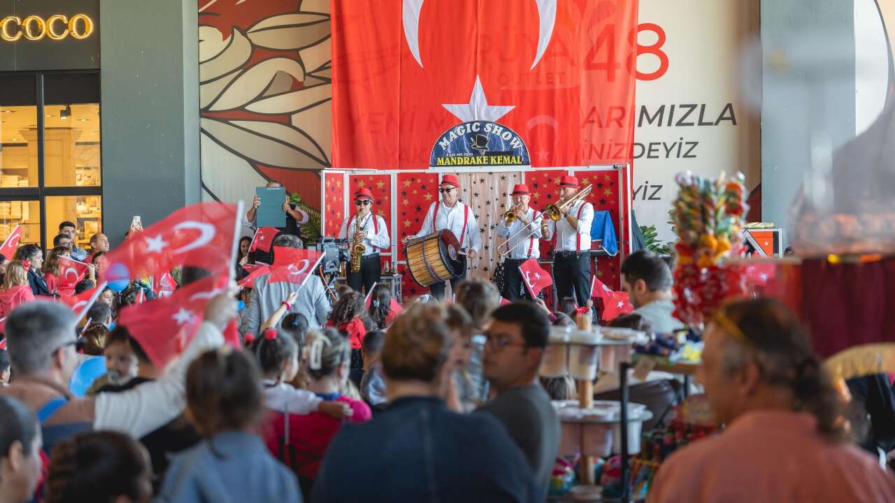 Cumhuriyet’in 102. Yılı Rüya 48 Outlet Avm’de Coşkuyla Kutlandı 5